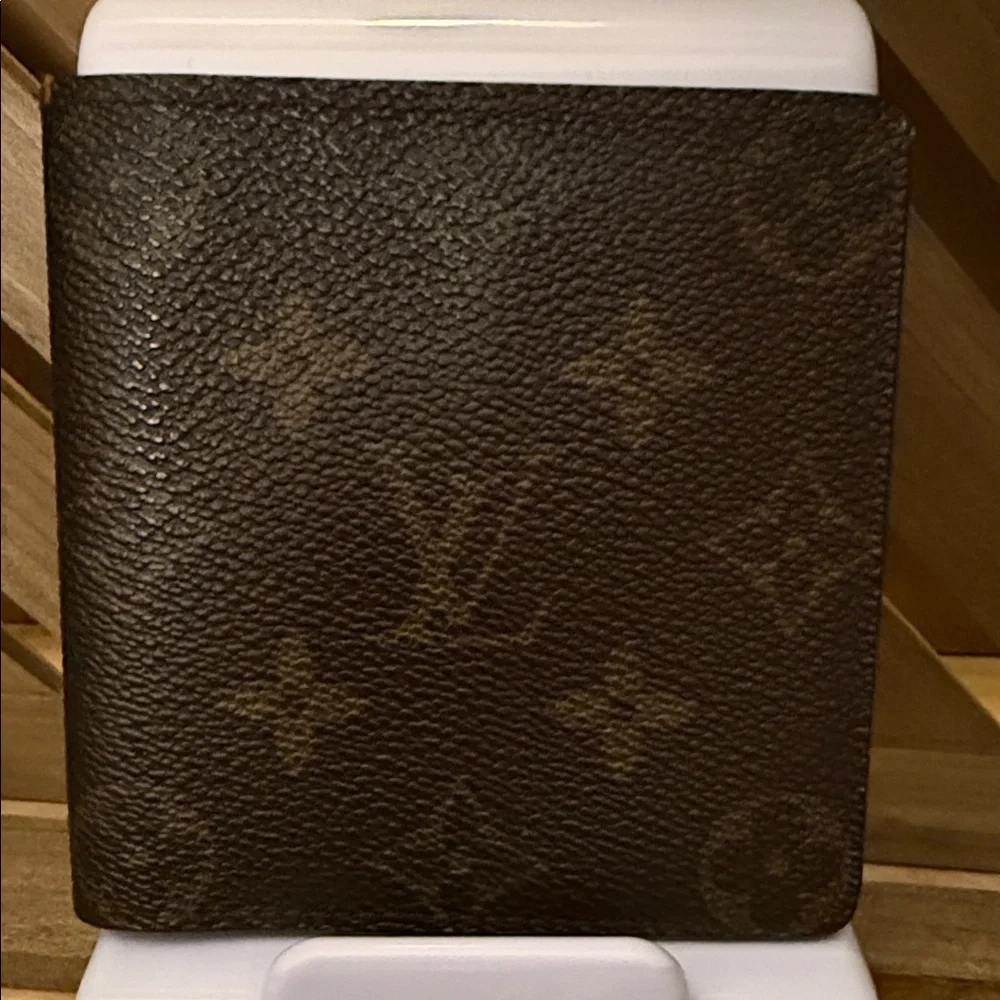 Louis Vuitton Monogram Vintage Men’s Bifold Wallet - Picture 10 of 11